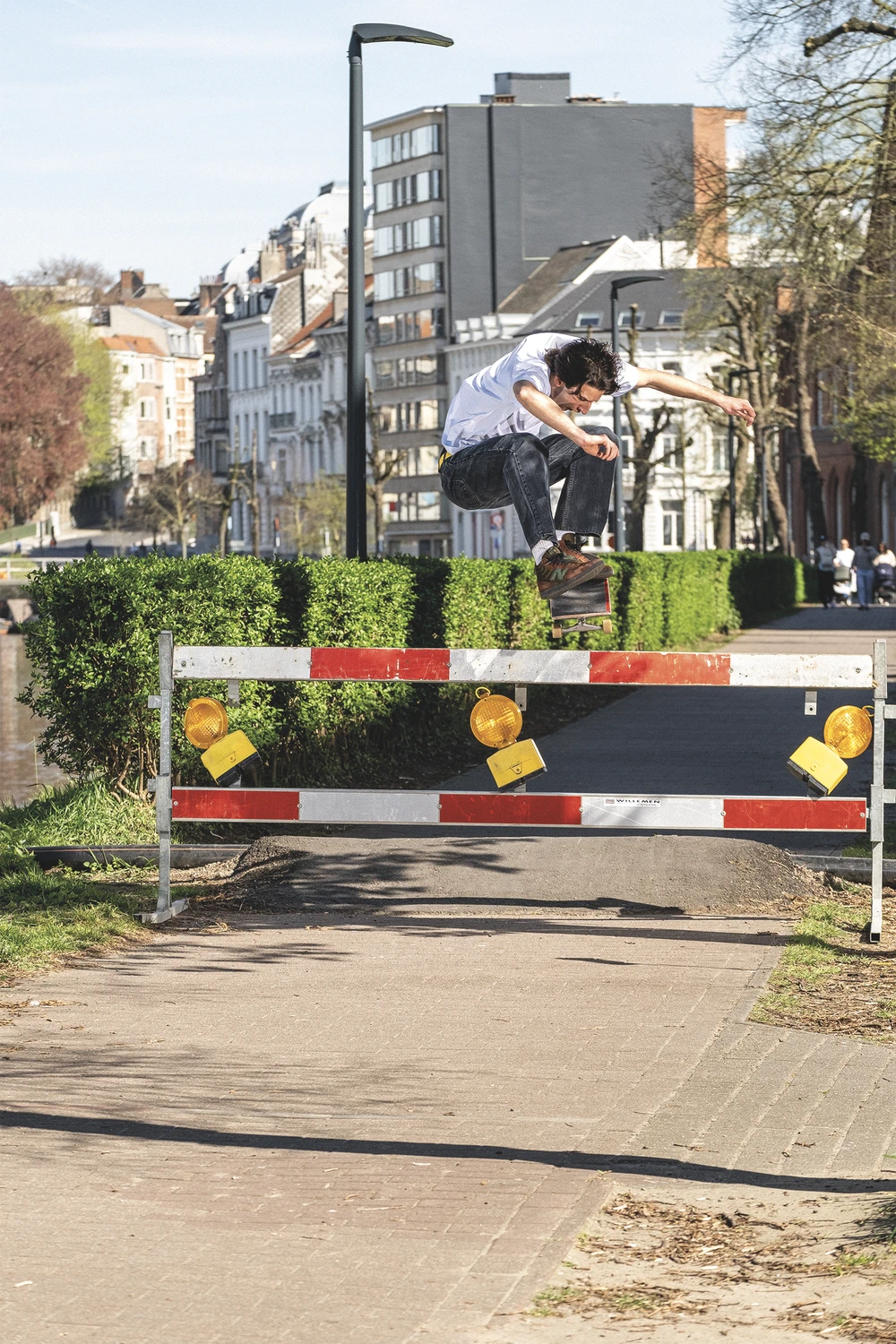John Sanders kickflip