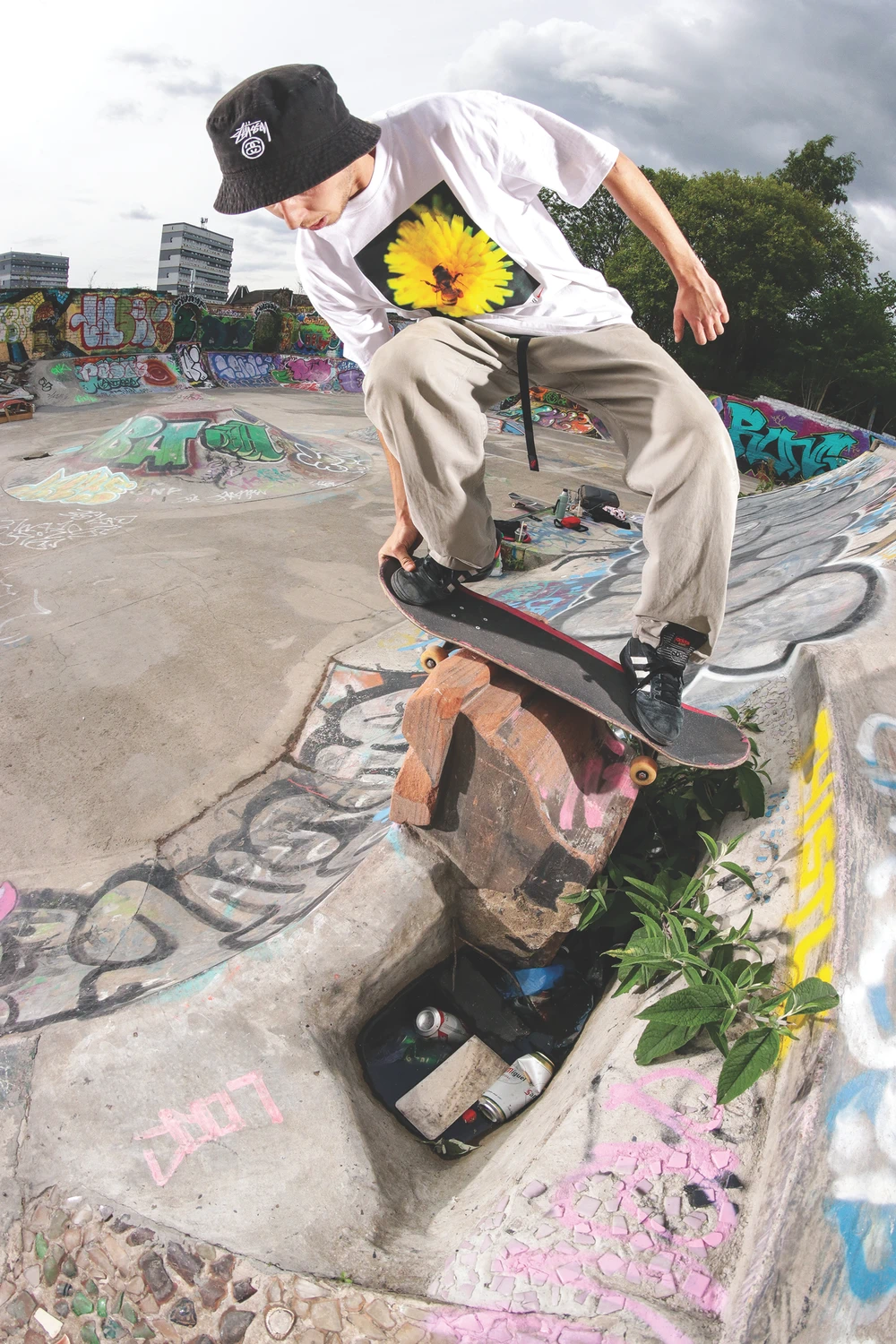 Zak tailgrab rock to fakie
