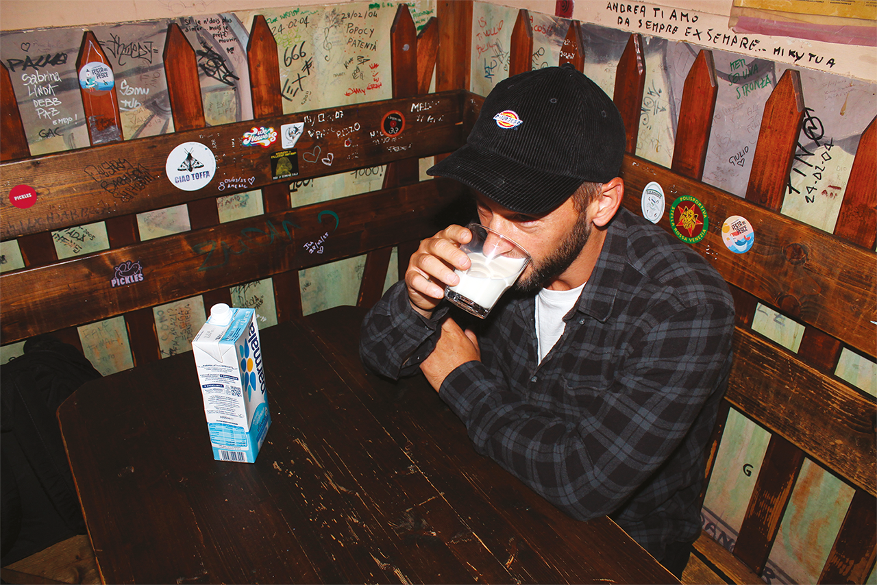 ILCANILE drinking latte Spacca issue 3